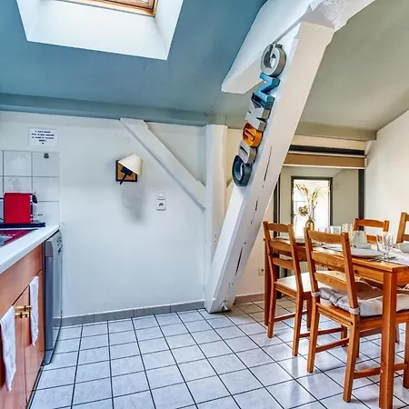 Wehost - Toits - Air-conditioned Duplex - 8 People 4 Bedroom *
